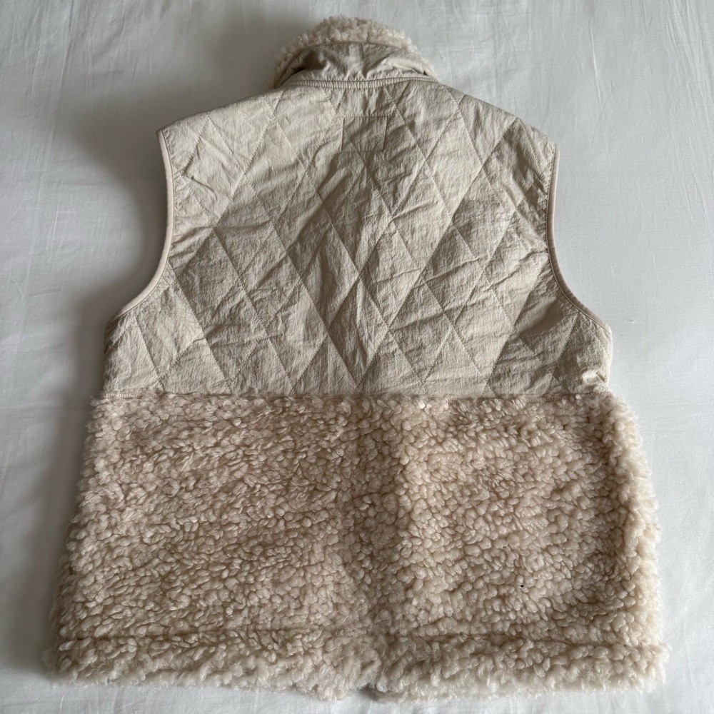 Abercrombie Shearling Vest - Picture 5 of 5